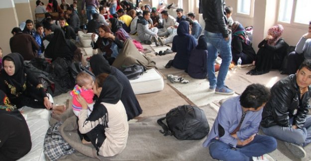 130 kaçak göçmeni Mehmetçik kurtardı