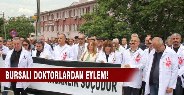 Sağlık Müdürlüğü önünde eylem yapan doktorlar: Endişeliyiz ve korkuyoruz
