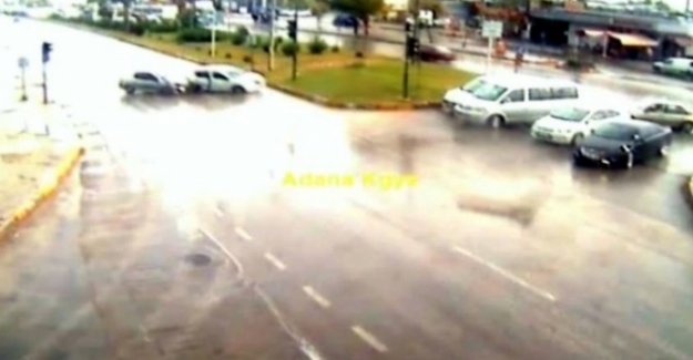 Yaya havada taklalar attı