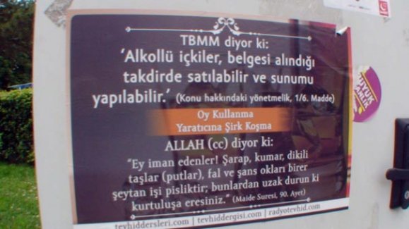 Seçim öncesi şaşkına çeviren afiş!