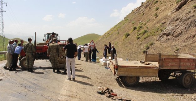 Römorklu traktör devrildi: 29 yaralı