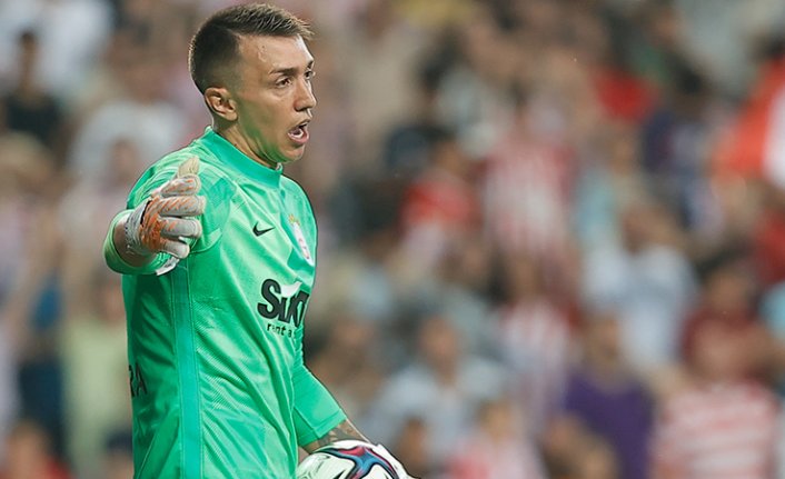 Fernando Muslera'dan 3 isme özel teşekkür