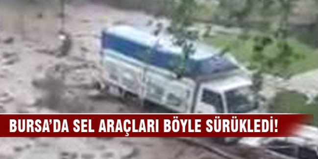 Bursa'da sel araçları böyle sürükledi!