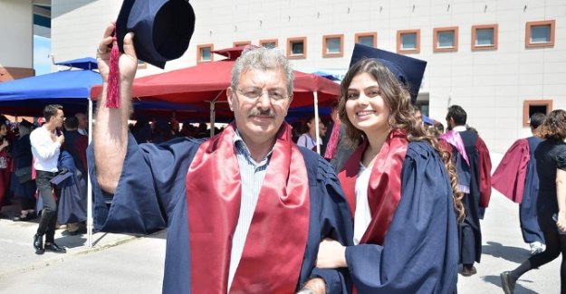 Baba kız birlikte mezun oldu