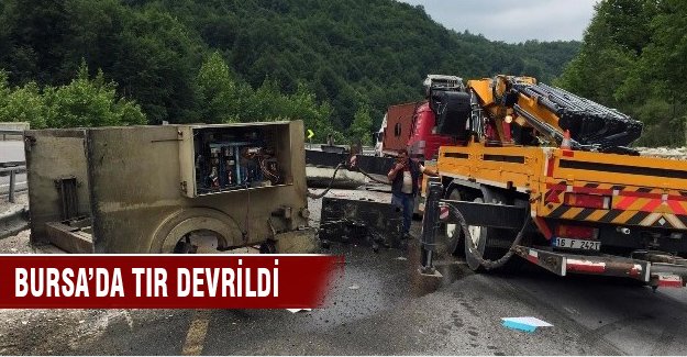Bursa'da TIR devrildi