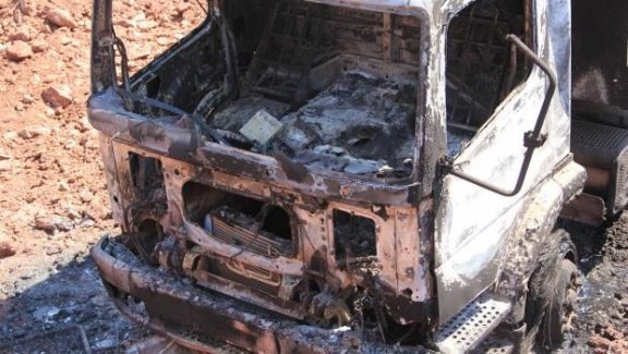 Baraj inşaatındaki iş makinelerini yaktılar