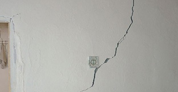 Metro inşaatı binalara zarar verdi