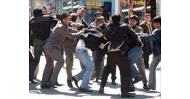 Erzurum'da sigara içen kadına saldırı