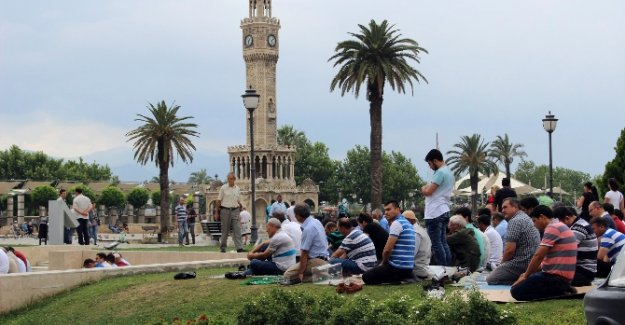 Demirel için gıyabi cenaze namazı