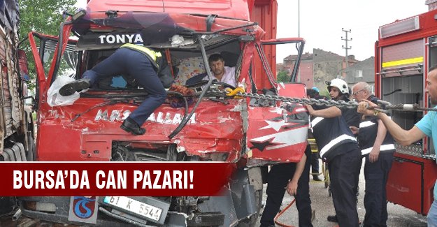 Kabinde sıkışan sürücüye nefes kesen kurtarma operasyonu