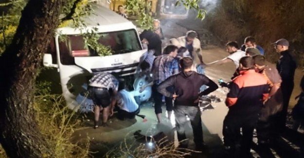 İşçiler selde mahsur kaldı