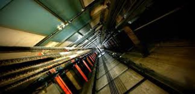 Bursa'da asansör boşluğuna düşen bir kişi yaralandı