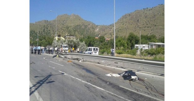 Çöp kamyonu devrildi: 2 ölü