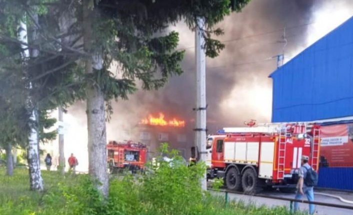 Rusya'da kimya fabrikasında yangın! 2 bin metrekare alan kül oldu