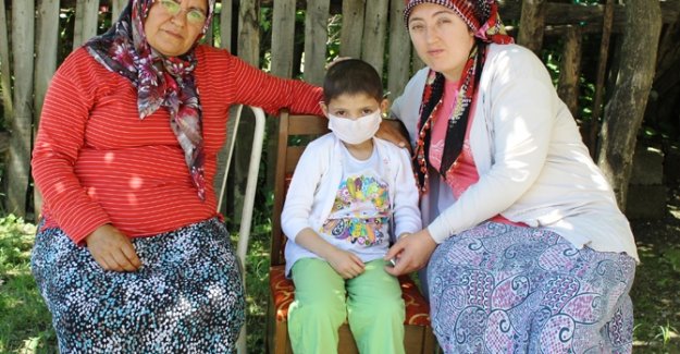 Küçük Ceren yardım bekliyor