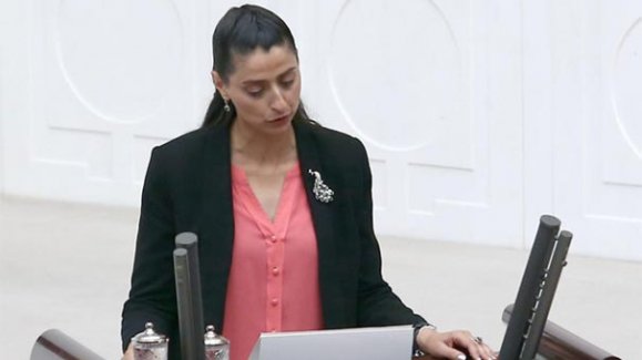 Türkçe bilmeyen vekil böyle yemin etti