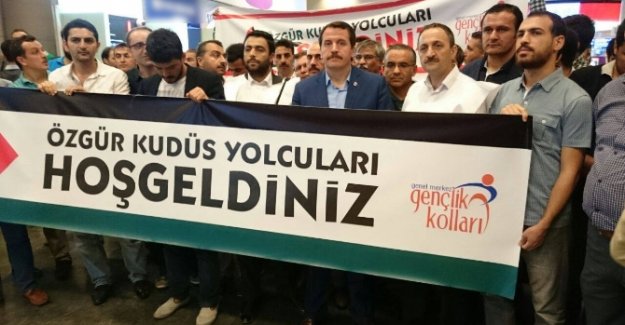 İsrail’in sınır dışı ettiği Türk vatandaşları yurda döndü