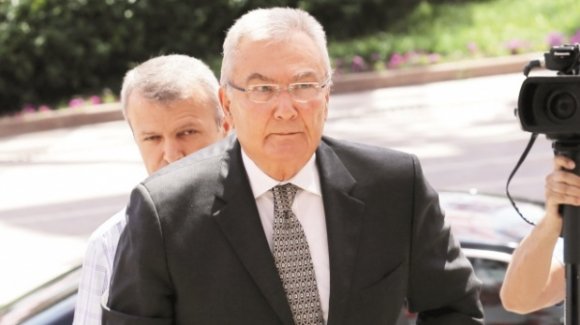 CHP koalisyon için Deniz Baykal'ı geri çekti