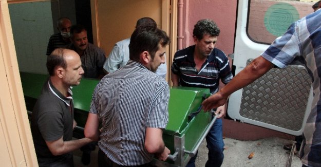 O polisin evini kundakladılar