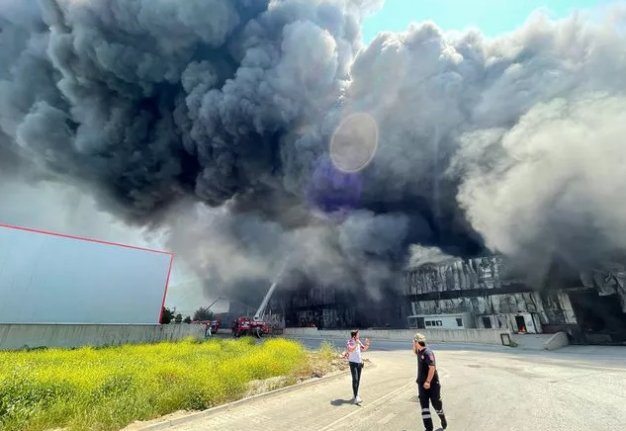 Bursa'da fabrika yangını söndürüldü