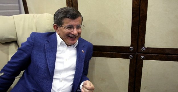 Ahmet Davutoğlu kadınlarla birlikte