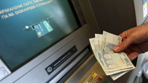 Yunanistan'da bankalar açılıyor