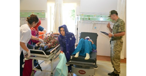 Kamyon şarampole yuvarlandı! 28 yaralı