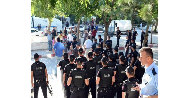 700 polisle yapılan operasyonda 2 tutuklama