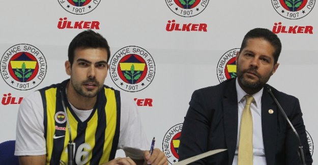 Fenerbahçe’nin yeni transferi imzayı attı