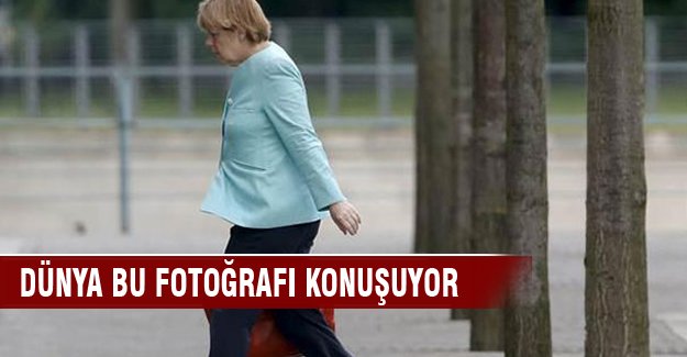 Merkel'in bu hali Yunanistan'daki referandum mu?