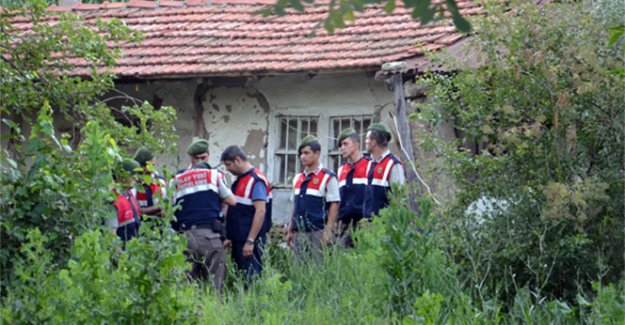 Öldürdüğü kişinin maaşını çekerken yakalandı