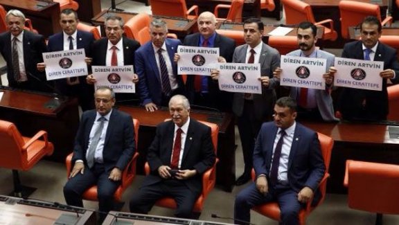 Vekilden Meclis'te eylem