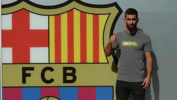 Arda Turan'da Barcelona'da ilk poz