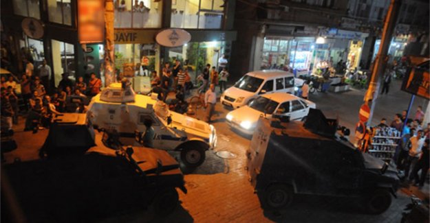 Cami avlusunda bomba paniği!