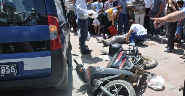 Zabıta aracıyla motosiklet çarpıştı: 1 yaralı