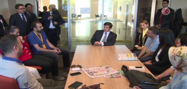 Başbakan muhabirlerle bayramlaştı