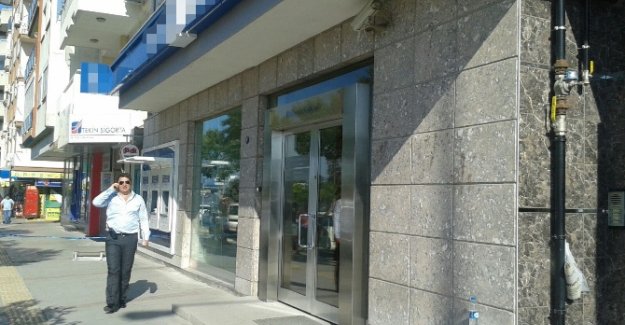 Pompalı tüfekle banka soydular