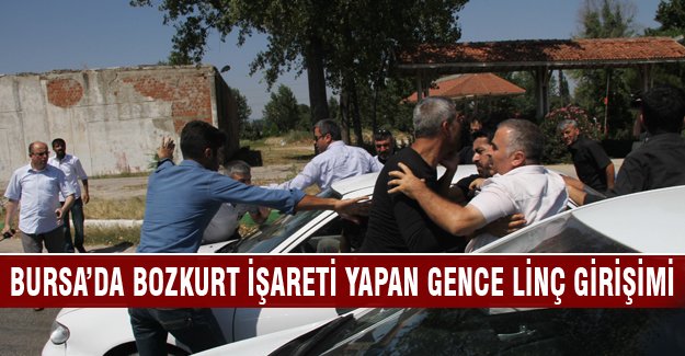 Bursa'da bozkurt işareti yapan gençlere linç girişimi