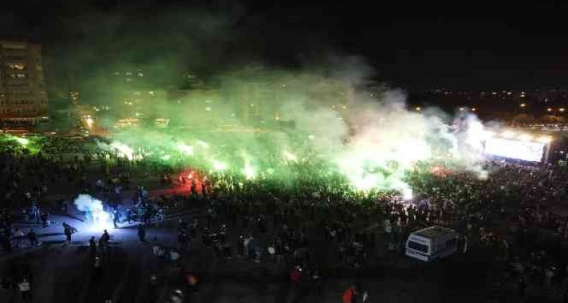 Binlerce kişi Bursa'da sokaklarda maçı izledi