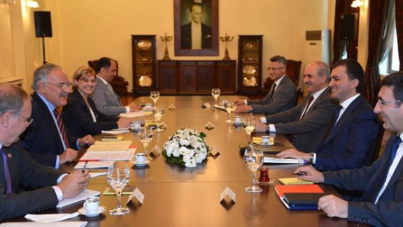 AK Parti ve CHP heyetleri arası ilk görüşme devam ediyor