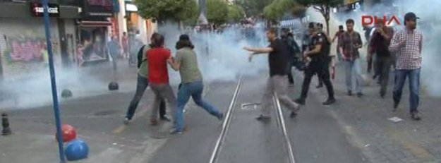 Kadıköy'de eylemcilere polis müdahalesi!