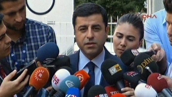 Demirtaş "Üryan geldik yine üryan gideriz"