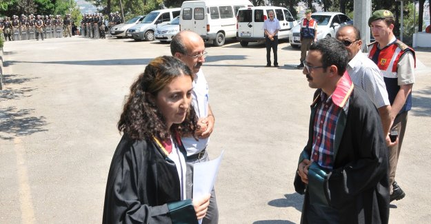 Avukatlara İmralı izni çıkmadı!