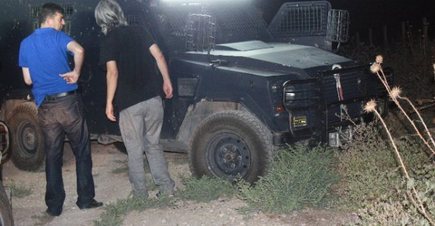 Polis aracına silahlı saldırı