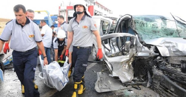 Feci kaza: 3 ölü 2 yaralı