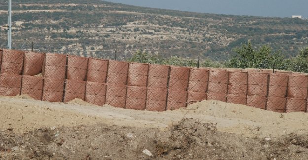 Sınıra roketatara dayanıklı duvar