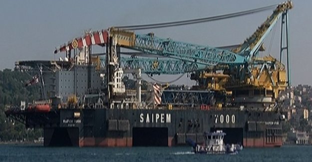 Boğaz’dan bir dev geçti!