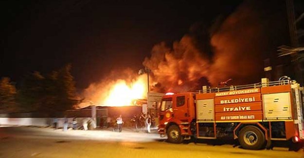 Hatay İHH merkezinde yangın