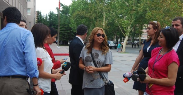 Yonca Evcimik AKUT’tan yardım istedi