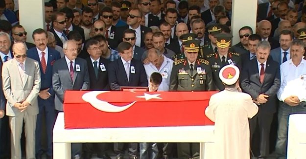 Şehidi devletin zirvesi uğurladı